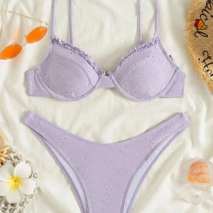 Söt bikini set (S) - En söt lila bikini set! Helt oanvänd, säljer då den inte passade mig och hann ej returnera  Båda delarna är i storlek S💕