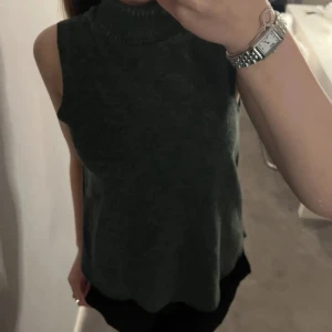 GRÖN POLO - Superfin polo tröja/väst i ett jättegosigt material! 💖💖💖💖