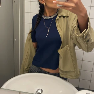 Jacka  - Hej! Säljer mina fina jacka från zara, säljer pgav ath jag ska köpa en ny och kommer inte ha en användning för den.💕