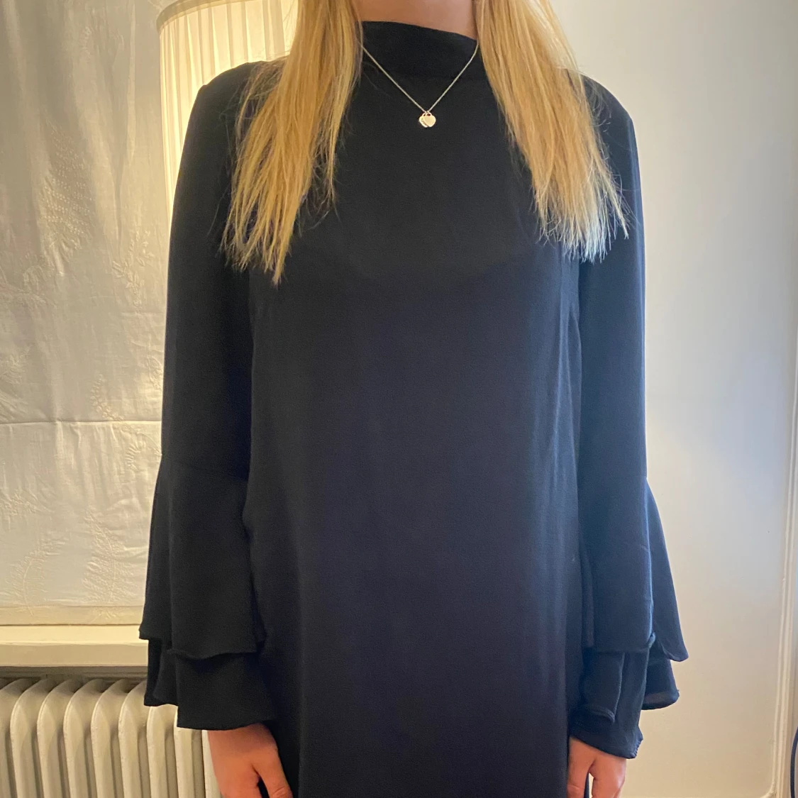 Klänning med volangärmar - 93