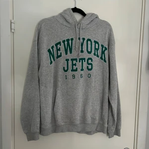 NFL hoodie - Skriv privat vid fler frågor!