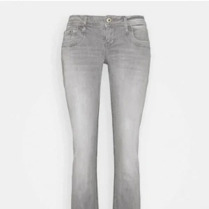 Grå ltb jeans valerie - Säljer mina populära ltb jeans i modellen valerie. Storlek w30 l34. Fint skick. Pris kan diskuteras💕