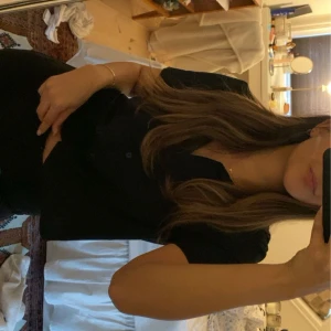 Svart skjorta  - En supersöt svart kortärmad skjorta som är i lite tunnare material