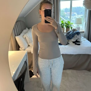 Långärmad tröja - Långärmad tröja från Gina. Säljer för 100+frakt