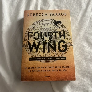 Forth wing - Säljer populära Forth wing på svenska som ändast lästs igenom en gång så i fint skick 🤍