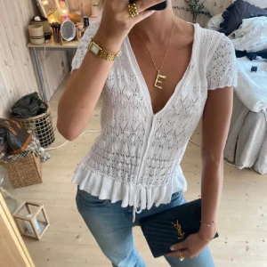 Kofta - Super fin tröja/kofta som jag köpt här på plick som tyvärr var för stor för mig. 💗