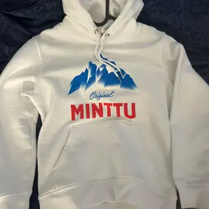 Minttu hoodie som använts 1/2 gånger, superfint skick💞