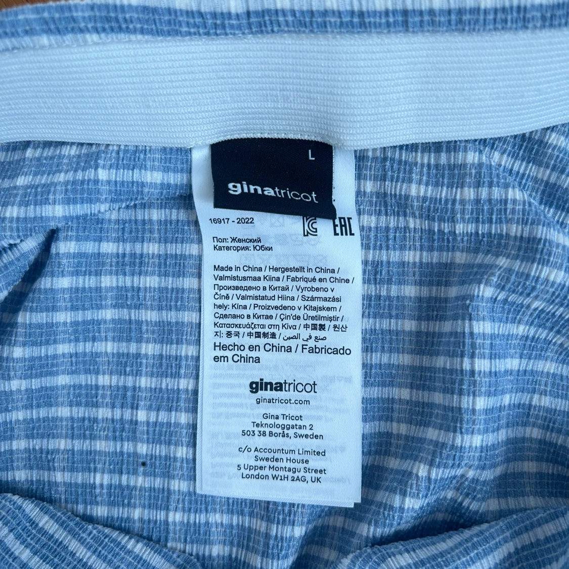 En ljusblå kjol från Gina Tricot - 90