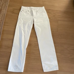 Jeans  - Jeans från weekday, använda enstaka gång, lågmidjade 