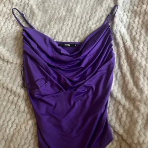 Linne - Ett lila linne ifrån bikbok, oanvänt i storlek M🌸