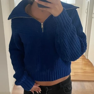 Half zip tröja - Blå half zip tröja från Gina Tricot. Knappt använd.
