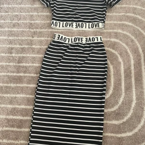 Fint sett som är bra att använda  - Har använt den 1 gång och den var blivit för liten så det är därför jag säljer den!❤️