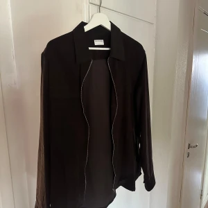 Tiger of sweden Overshirt - Tiger of sweden, Strl M, mörkbrun. Aldrig använd