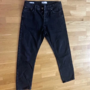 Svarta raka jeans - Storlek w31, från Jack & Jones, bra skick, raka jeans