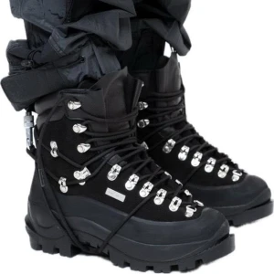 Heliot Emil x Diemme Hiking Boots - De sjukaste Heliot Emil skorna för steal pris. Skorna går vanligtvis för €550 retail. Ni får gratis dustbag och extra laces med köpet också. Skriv innan ni köper!!!