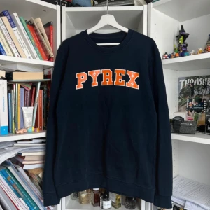 virgil abloh pyrex vision sweatshirt - (PRIS ÄR DISKUTERBART) Virgil Ablohs märke innan OFF WHITE.  Det står XL men passar mer medium.  Längd: 73 cm Bredd: 56 cm