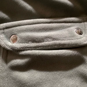 Gröna mjukis byxa från Juicy Couture - Säljer ett par super sköna mjukis byxor från Juicy Couture. Kan gå med på att sänka priset.