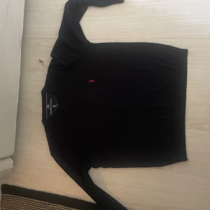 Polo Ralph Lauren Sweatshirt  - Säljer min Polo Sweat shirt, då jag ej har någon användning till den längre, de står att den är i storlek XL men den passar L och i vissa fall medium, det är en USA storlek så det är därför. 