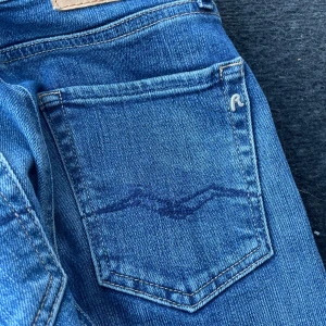 Helt nya Replay jeans Thadny pris 800sek, Helt oanvända är för små för mig som är 164  - Storlek 150 cm för 12-13 åringar, väldigt bra kvalite, thad Replay jeans 
