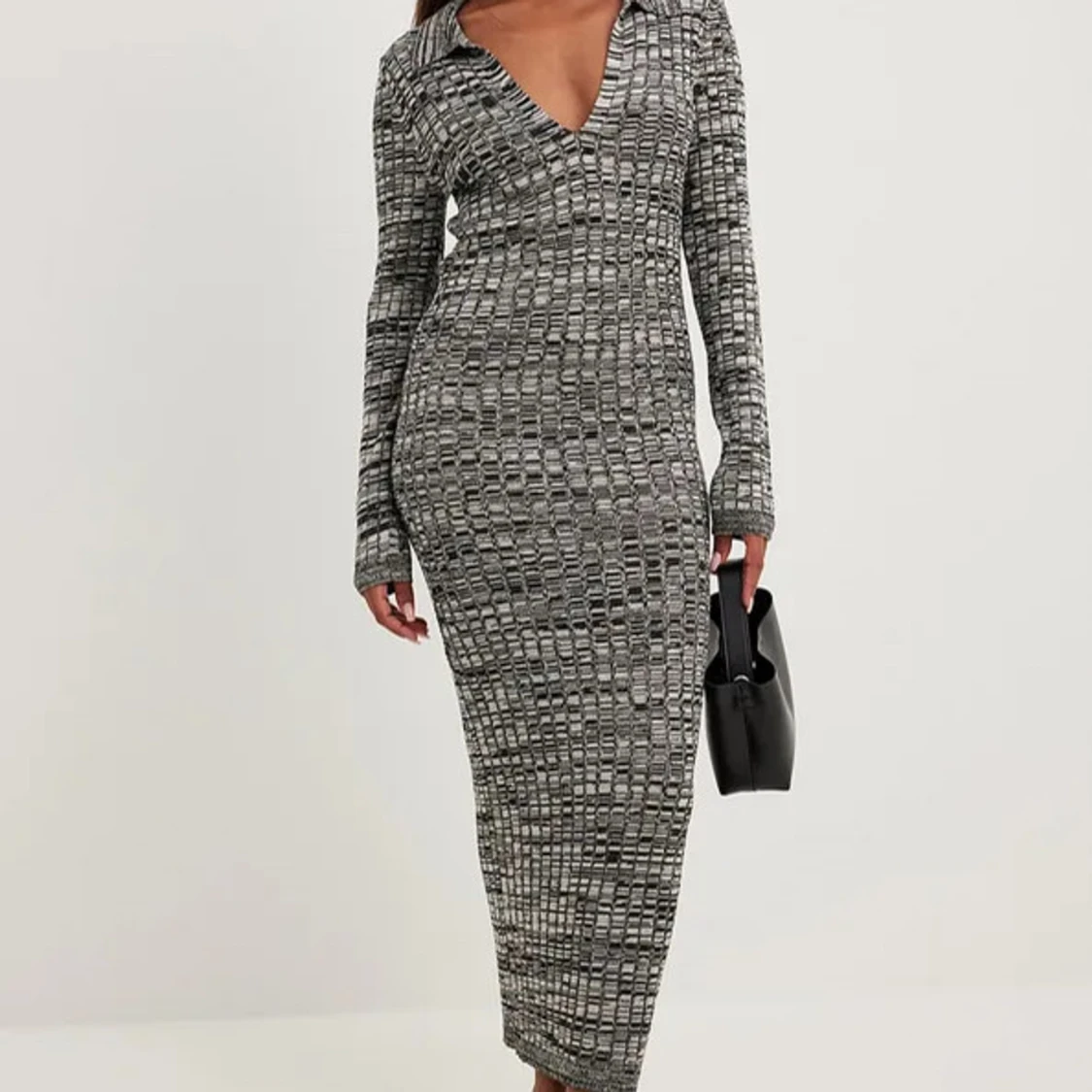 Ribbstickad klänning M