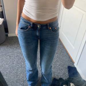 Nya modellen från lager 157  Low waist bootcut i blå färg och short modellen. Intressekoll Är 162