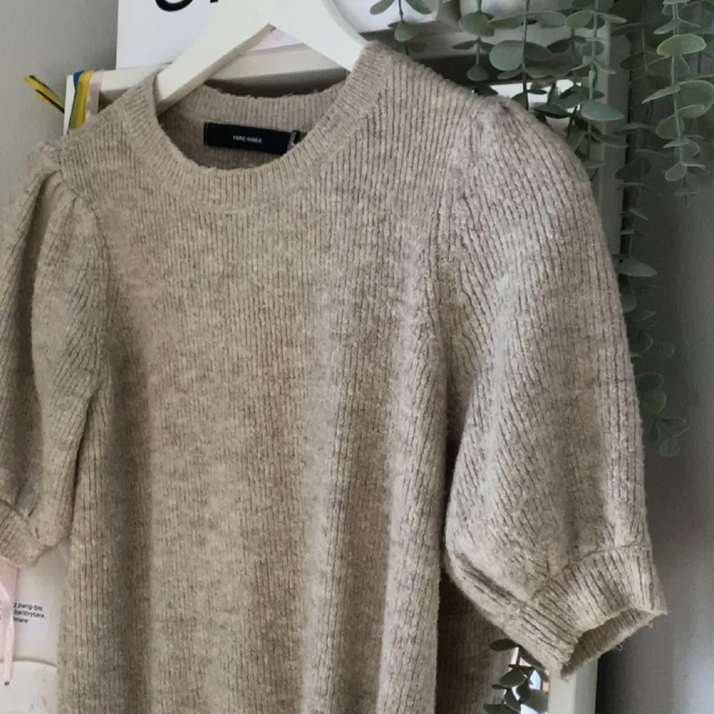 jättefin stickad topp från Vero Moda, fint skick, volangärmar, pris kan diskuteras❤️🔥. T-paidat.