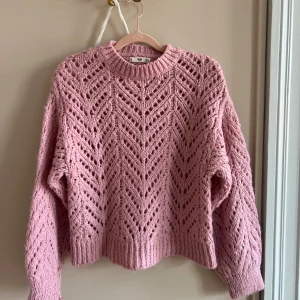 Rosa stickad tröja - Jättefin rosa stickad tröja från Mango