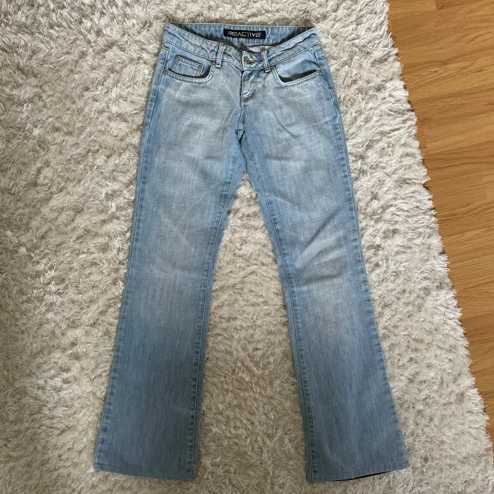 Midjemått: 34cm rakt över, innerbenslängd: 82cm, grenhöjd: 18cm 💗 de passar inte mig, har inga bilder på. Jeans & Byxor.