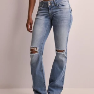 Nelly lowwaist jeans - Oanvända, med prislappen kvar. Priset då de är slutsålda o jag ej kan retunera dem.