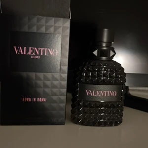 Valentino bron in Roma uomo  - Nästan helt ny, har max sprutat 10 gånger box kommer med 