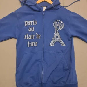 Blinglucid hoodie - Tja säjer en blinglucid hoodie i storlek s och pris är inte hugget i sten.