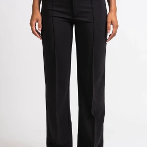 Kostymbyxor  - Säljer kostymbyxor från madlady för att dom inte används längre. Dom är i storlek 32💞