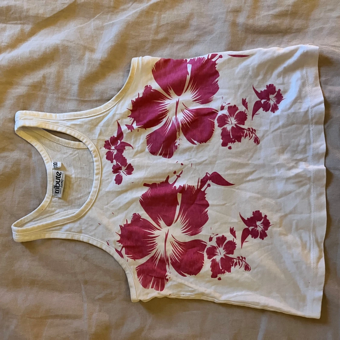 Vit linne med rosa blommor  - 1