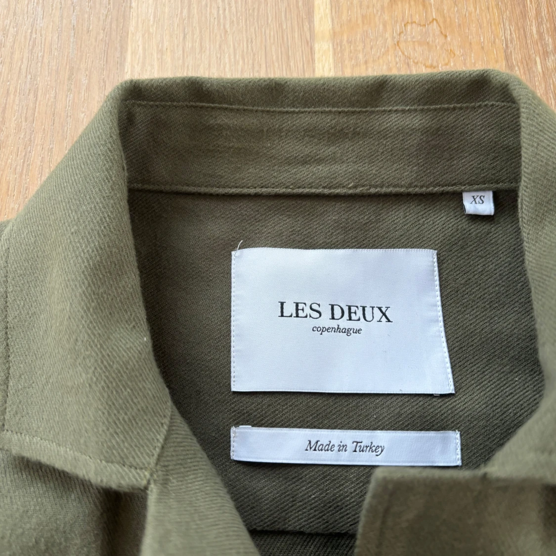 Olivgrön overshirt från Les Deux - 90