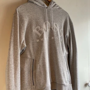 Hugo boss hoodie - En riktig snygg hoodie från Hugo boss i mycket bra skick