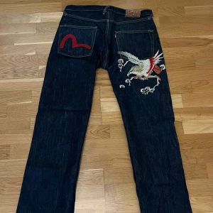 Embroided Evisu Jeans - Snygga evisu jeans med en clean embroided design på bakfickan, pris kan diskuteras!