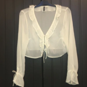 fin kofta  - jätte fin Vinted kofta som passar till kalas,nyår,fest osv,älskare denna men nu börjar den bli lite uttjatad,men verkligen så fin finns längre inte att få tag i men köpte för 200 