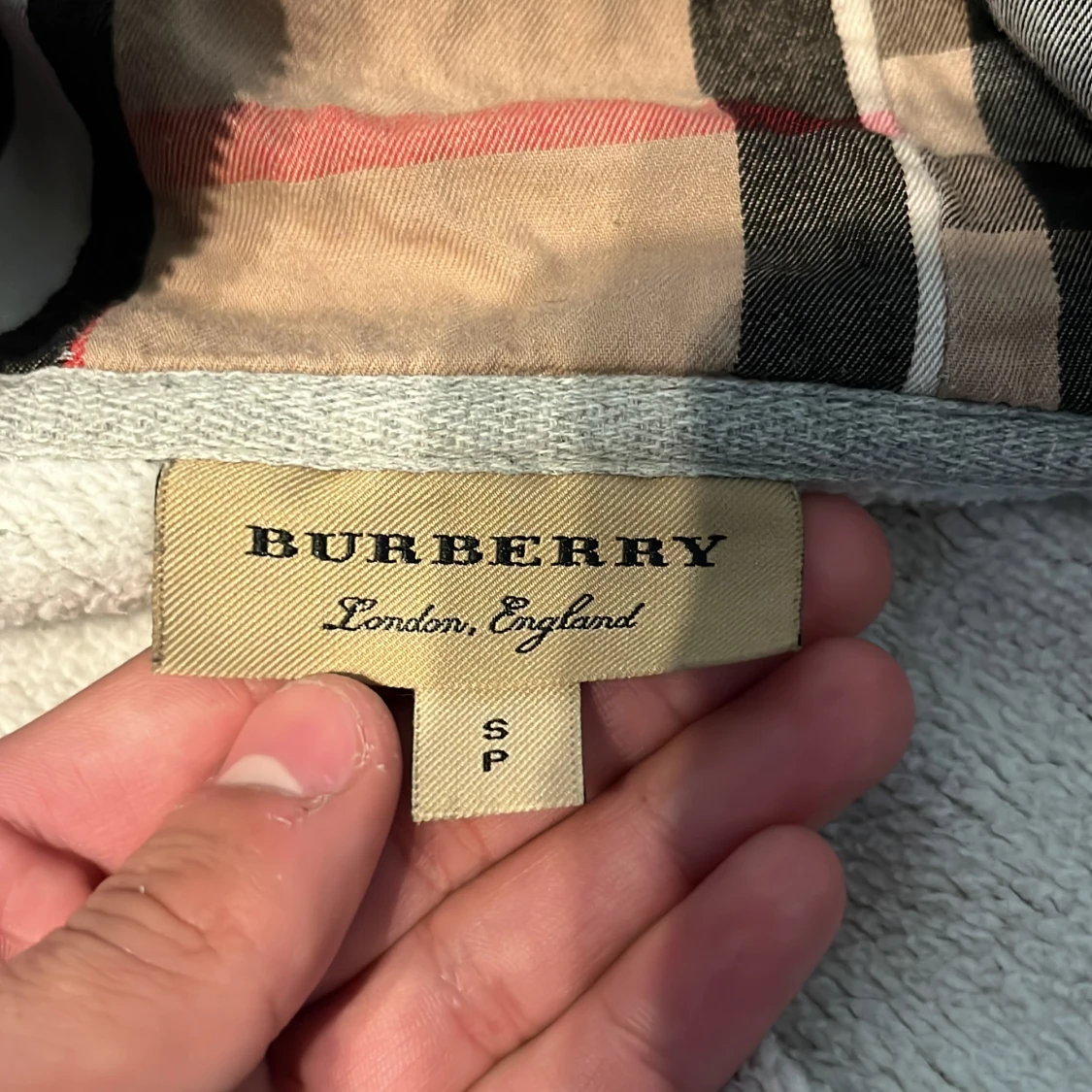 Grå huvtröja från Burberry - 90