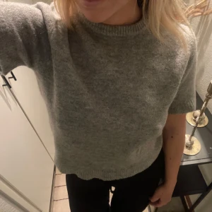 Stickad topp - Stickad kortärmad tröja som ej kommer till använding💕