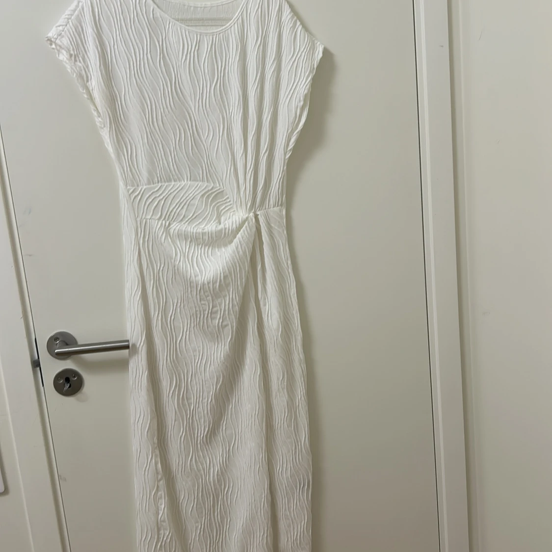 Vit långklänning med textur