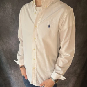 RALPH LAUREN SKJORTA - Ralph Lauren Skjorta - Storlek S - Nypris ca 1800kr - Deluxecloset 