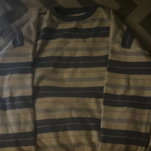 Fin tröja  - Varm tröja för våren, bra stick, oversize 