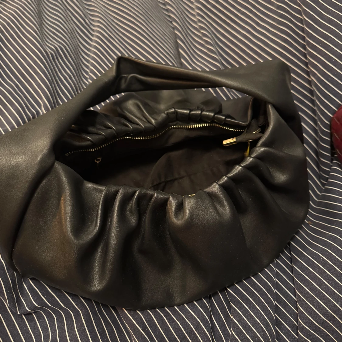Svart väska  - 91