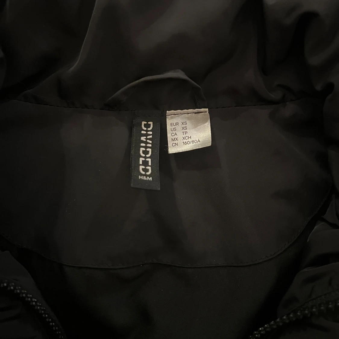 Svart dunväst från H&M Divided - 1