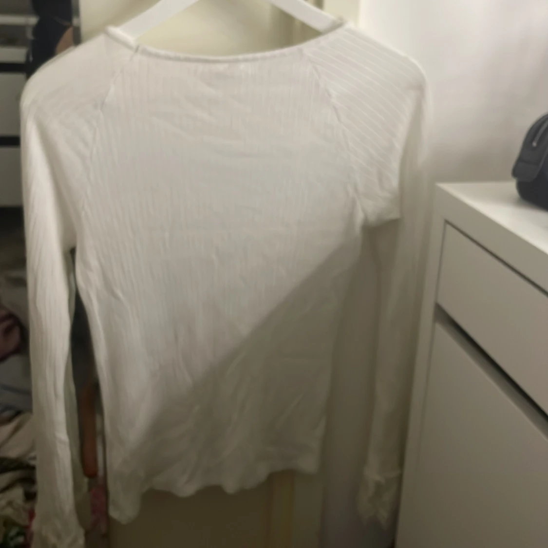 Vit ribbad långärmad tröja från Ü - 2