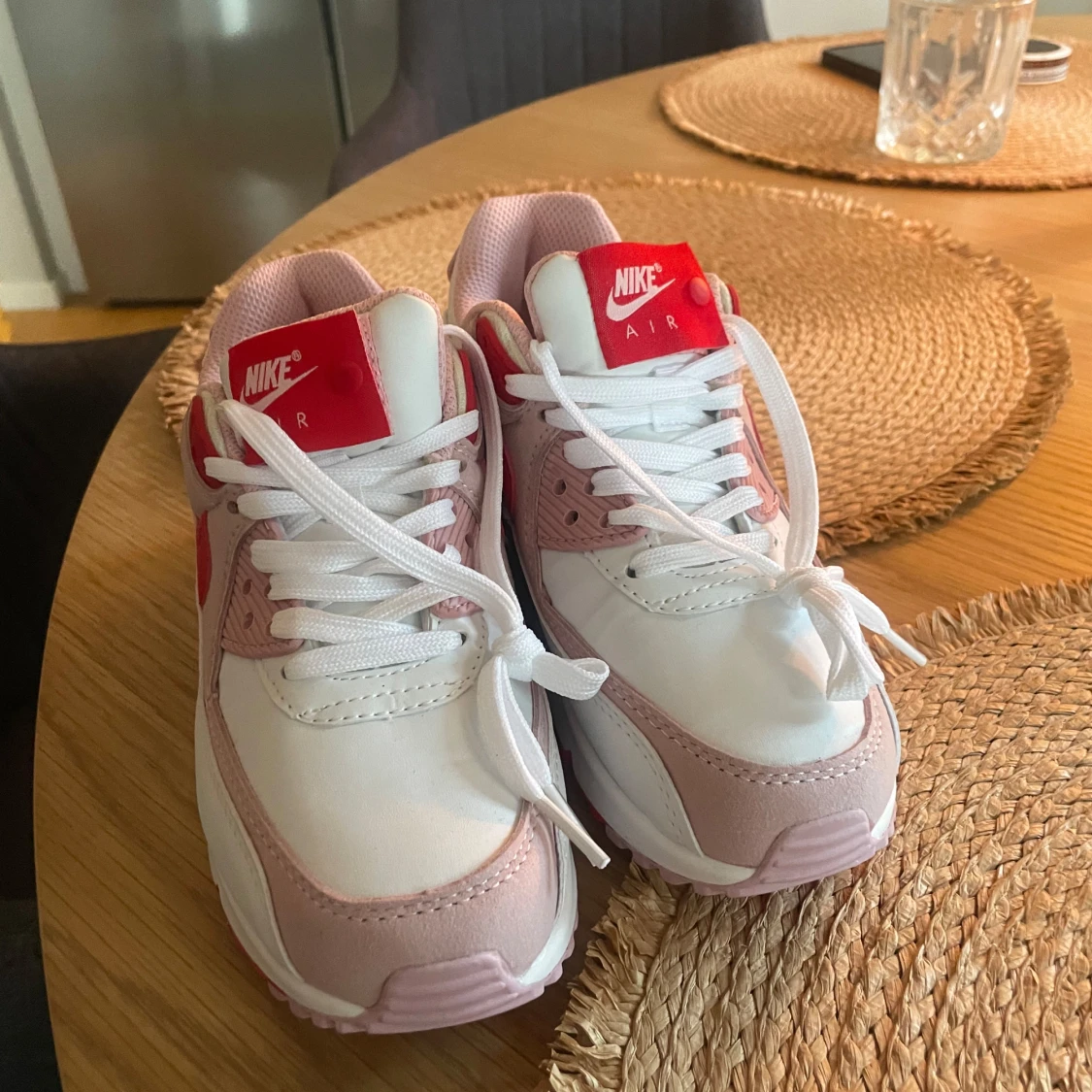 Nike Air Max i vitt och rosa - 1