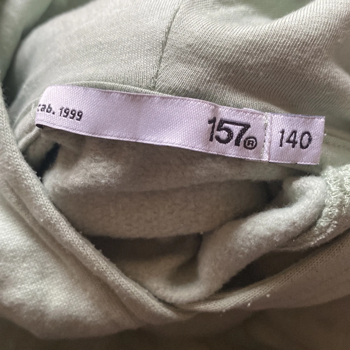 Grön hoodie med tryck - 2