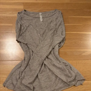 Intimissimi liknande tröja - Super mjuk och skön Beige långärmad intimissimi liknande top från Kappahl. Passar storlek xs-m. Ull, viskos blandning