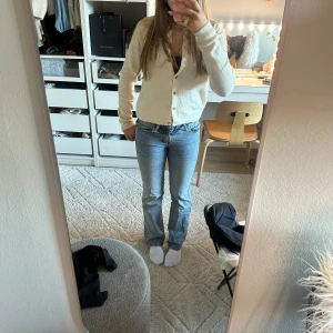 Blå jeans från 157 - Säljer ett par snygga blå jeans från 157 i storlek XXS short. Inga defekter 💗