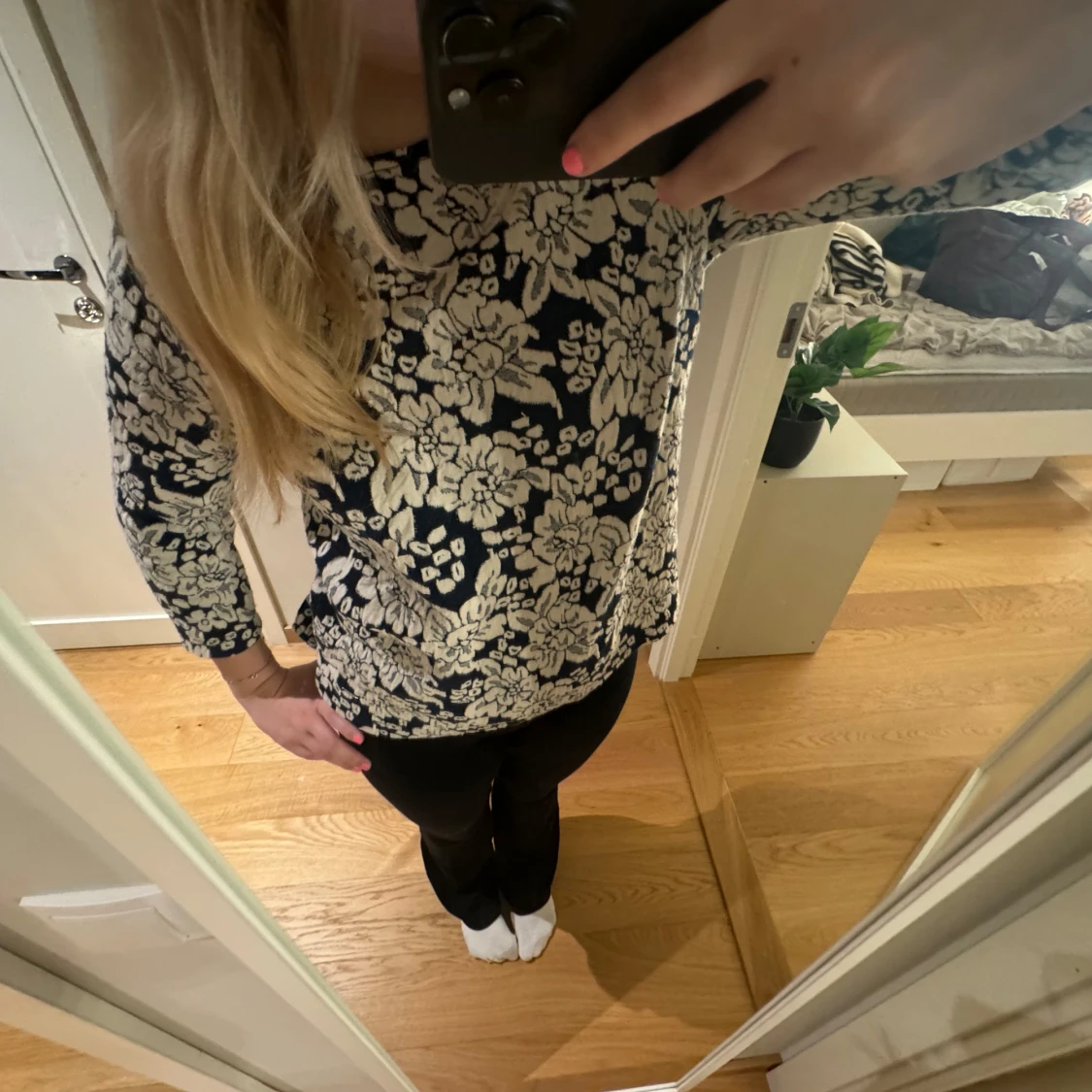 Blommig långärmad topp - 1